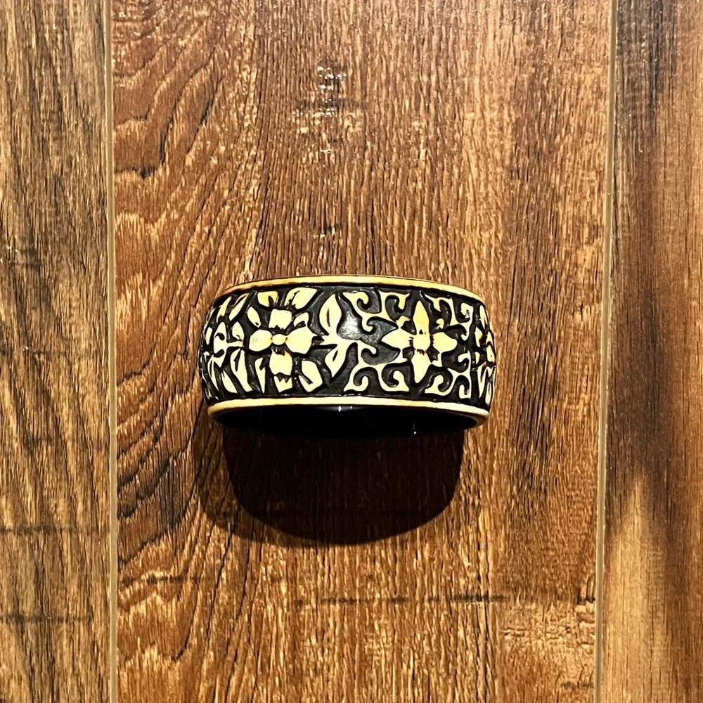 Patterned Bangle Bracelet - Picture 1 of 3